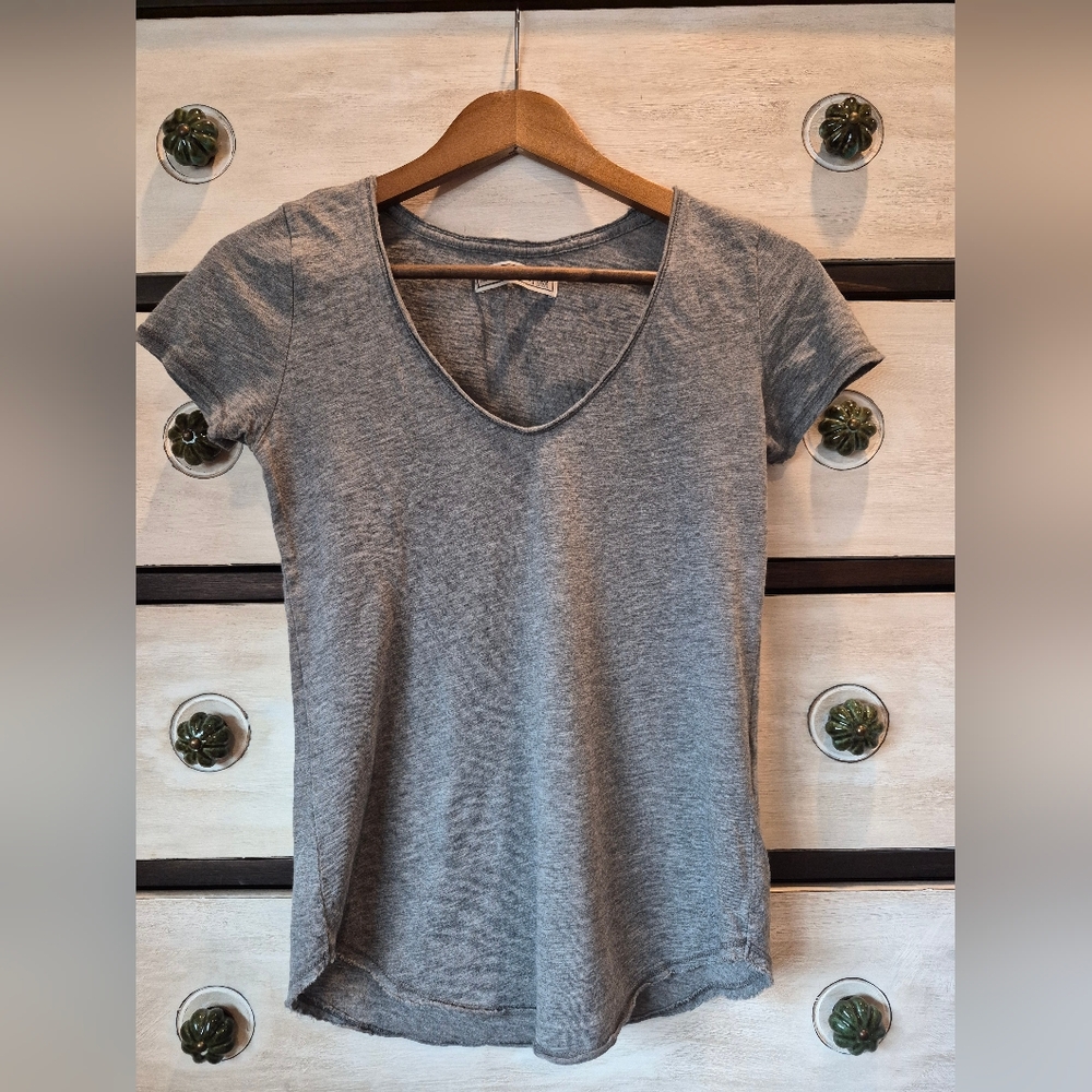 Abercrombie & Fitch Heather Gray V-Neck Tee